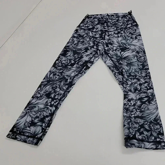 Lululemon Wunder Under Crop (High-Rise) *Full-On Luxtreme 21"Night Garde… - Picture 3 of 15